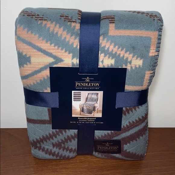 Pendleton Reversible Jacquard Classic Throw, Sunset Cross Balsam - Picture 6 of 15